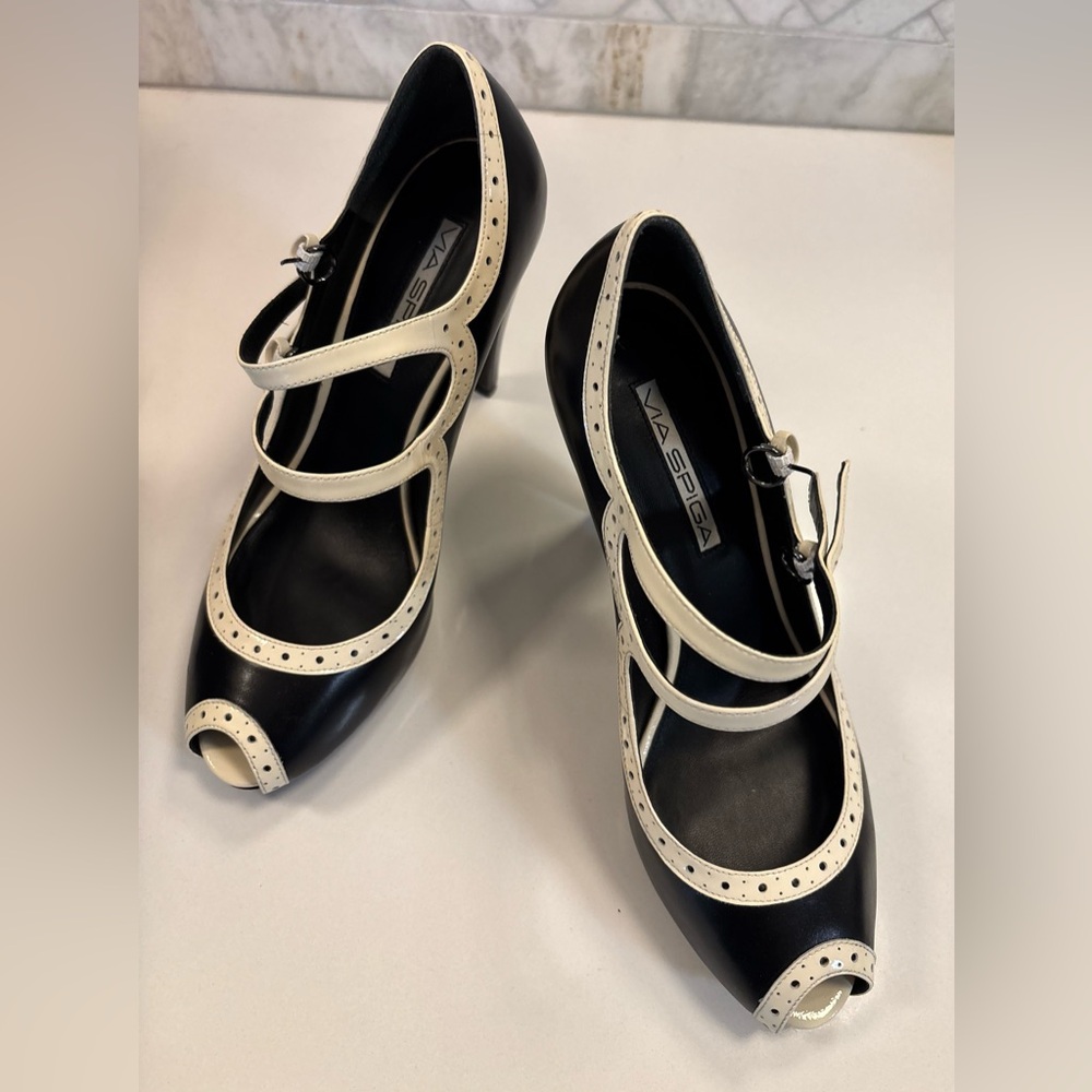 🎩 VIA SPIGA vintage Double Strap Mary Jane Peep Pumps Black/Cream w/ brogue - Picture 2 of 13